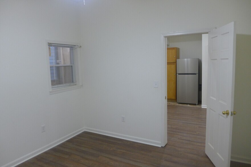 Building Photo - 326 Park Ave