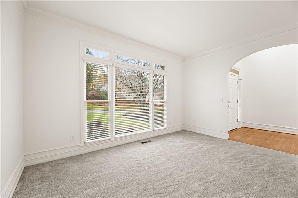 Building Photo - 1158 Queensgate Dr SE