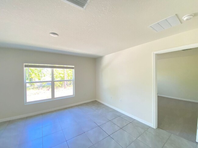 Building Photo - NOT AVAILABLE TO SHOW UNTIL MID APRIL Desirable Lake Diamond Subdivision 4/2/2 **Won't Last*