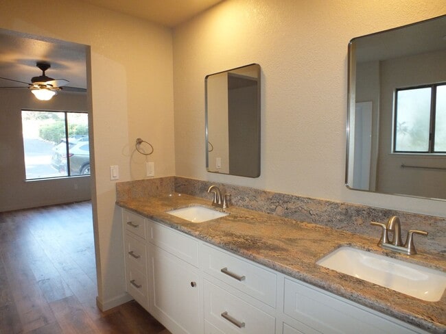 Building Photo - Cameron Park 2/2.5 2500 sf home on the golf course - Fully remodeled!