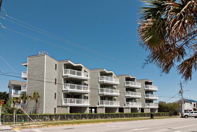 Building Photo - 1102 N Lumina Ave