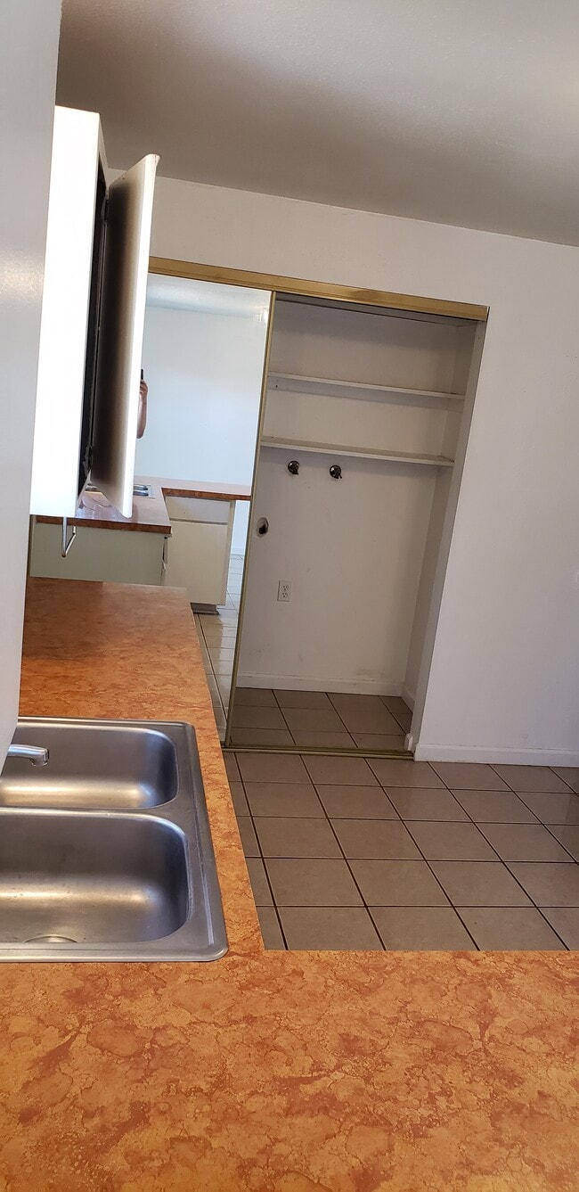 Building Photo - 525 W Twilight Ct