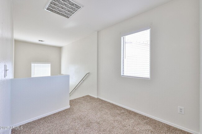 Building Photo - 25771 W Satellite Ln