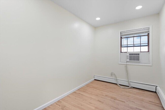 Building Photo - 56 POPLAR St