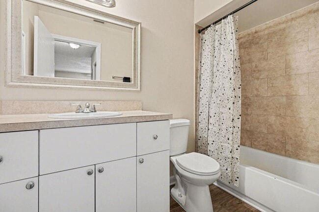 Building Photo - 2414 Fox Hollow Dr