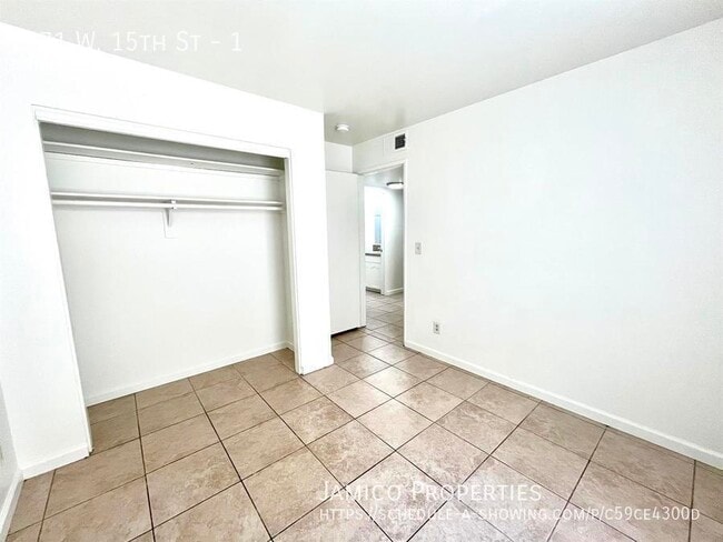 Building Photo - 271 W 15th St
