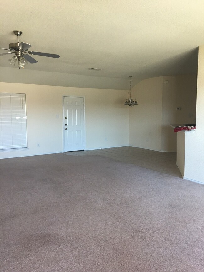 Building Photo - 2105 Jake Dr