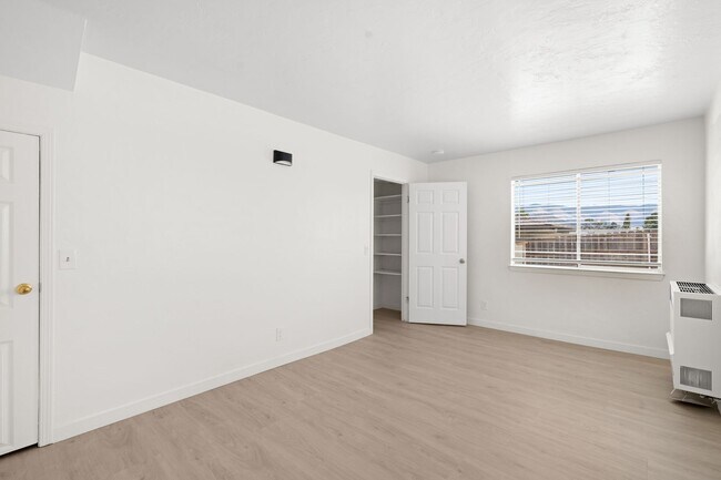 Building Photo - 289 Ramona Dr