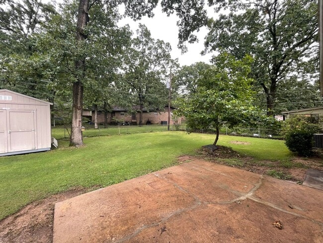 Building Photo - New Listing!