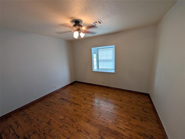 Building Photo - 409 SW 27th Pl