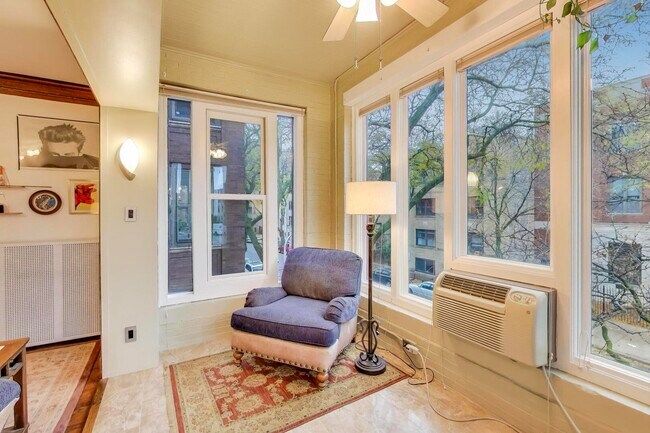 Building Photo - 3755 N Pine Grove Ave