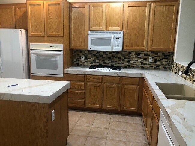 Building Photo - *WONDERFUL SINGLE STORY HOME IN GREEN VALLEY RANCH GATED COMMUNITY!!**