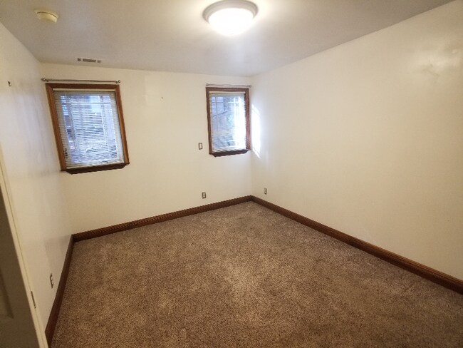 Building Photo - 1537 Maple St
