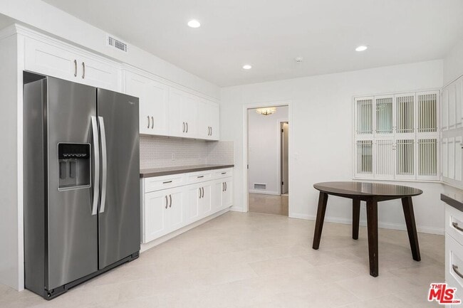 Building Photo - 6204 S Corning Ave