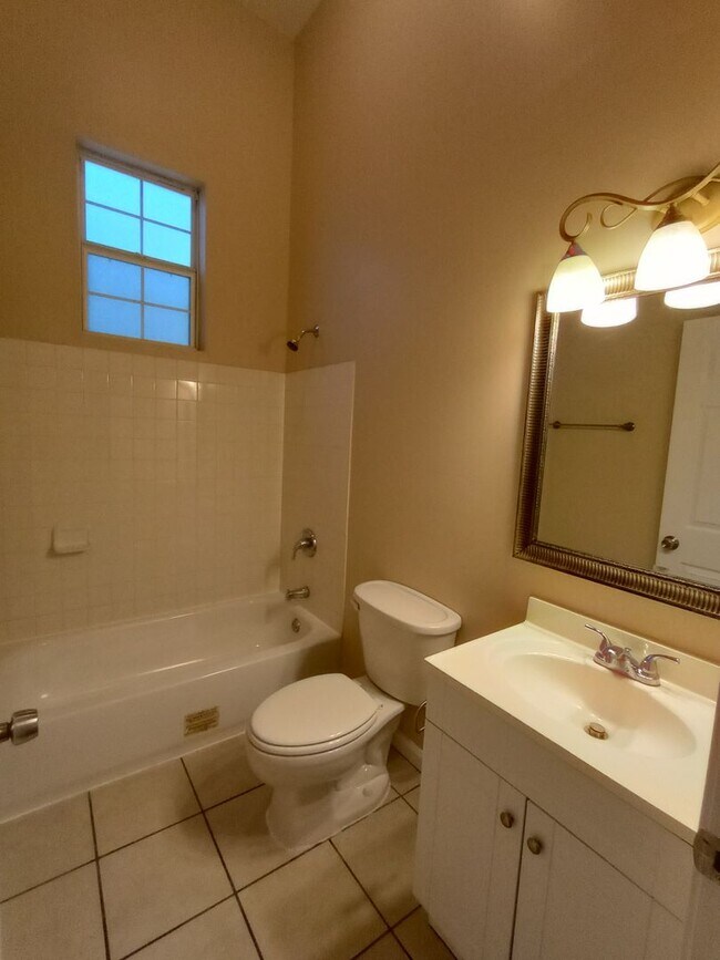 Building Photo - 2304 Gravier St