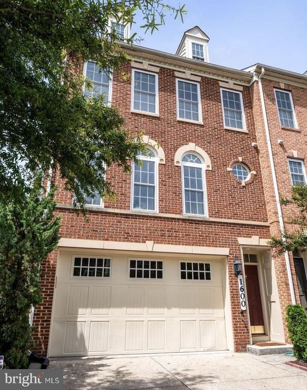 Building Photo - 1600 Regent Manor Ct