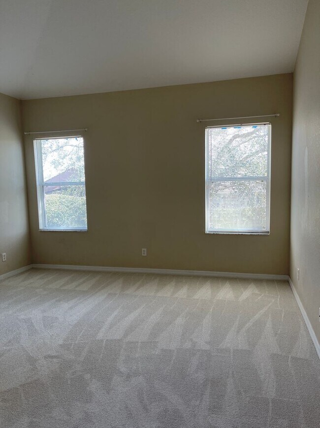 Building Photo - 213 Tower View Dr W