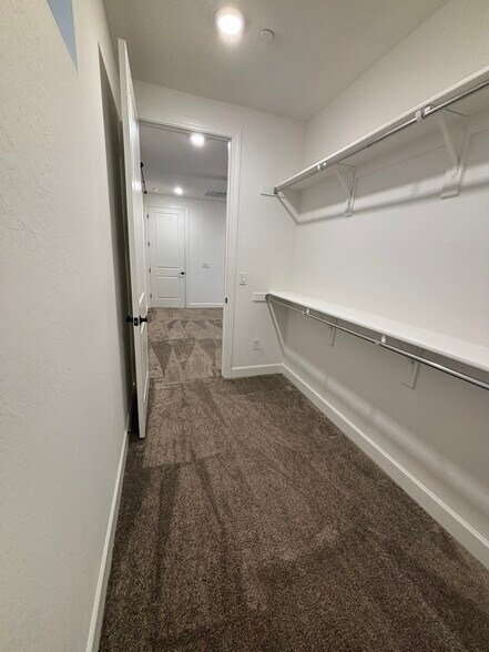 Building Photo - 2121 W Sonoran Desert Dr