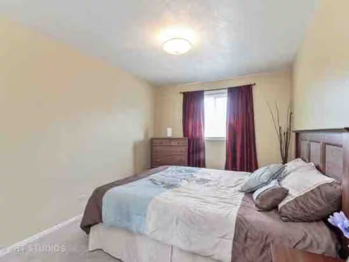 Furnished bedrooms 3 - 553 W Park Ave