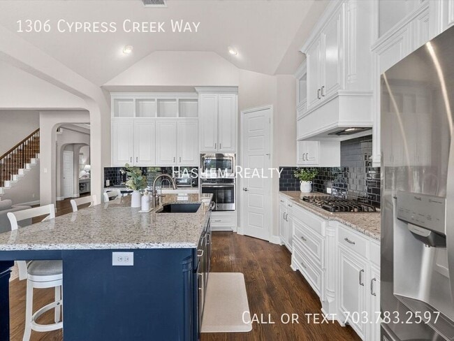 Building Photo - 1306 Cypress Creek Way