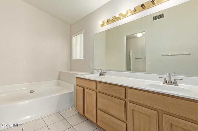 Building Photo - 10848 W Ventana Dr S