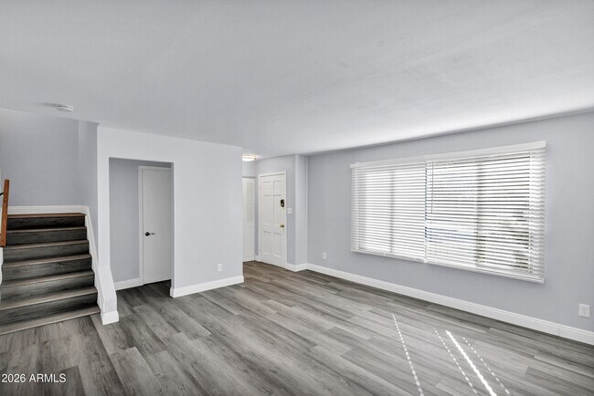 Building Photo - 14 E Hermosa Dr