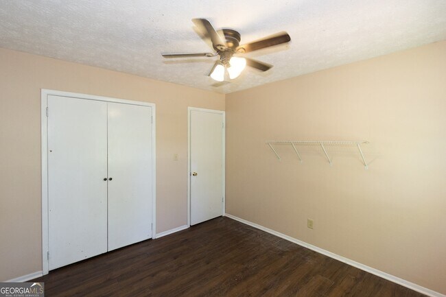 Building Photo - 3720 Sunny Hill Dr