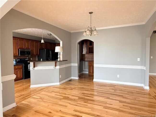 Building Photo - 3917 Barnsdale Dr