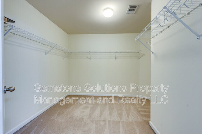 Building Photo - 203 S Dunnwood Ln
