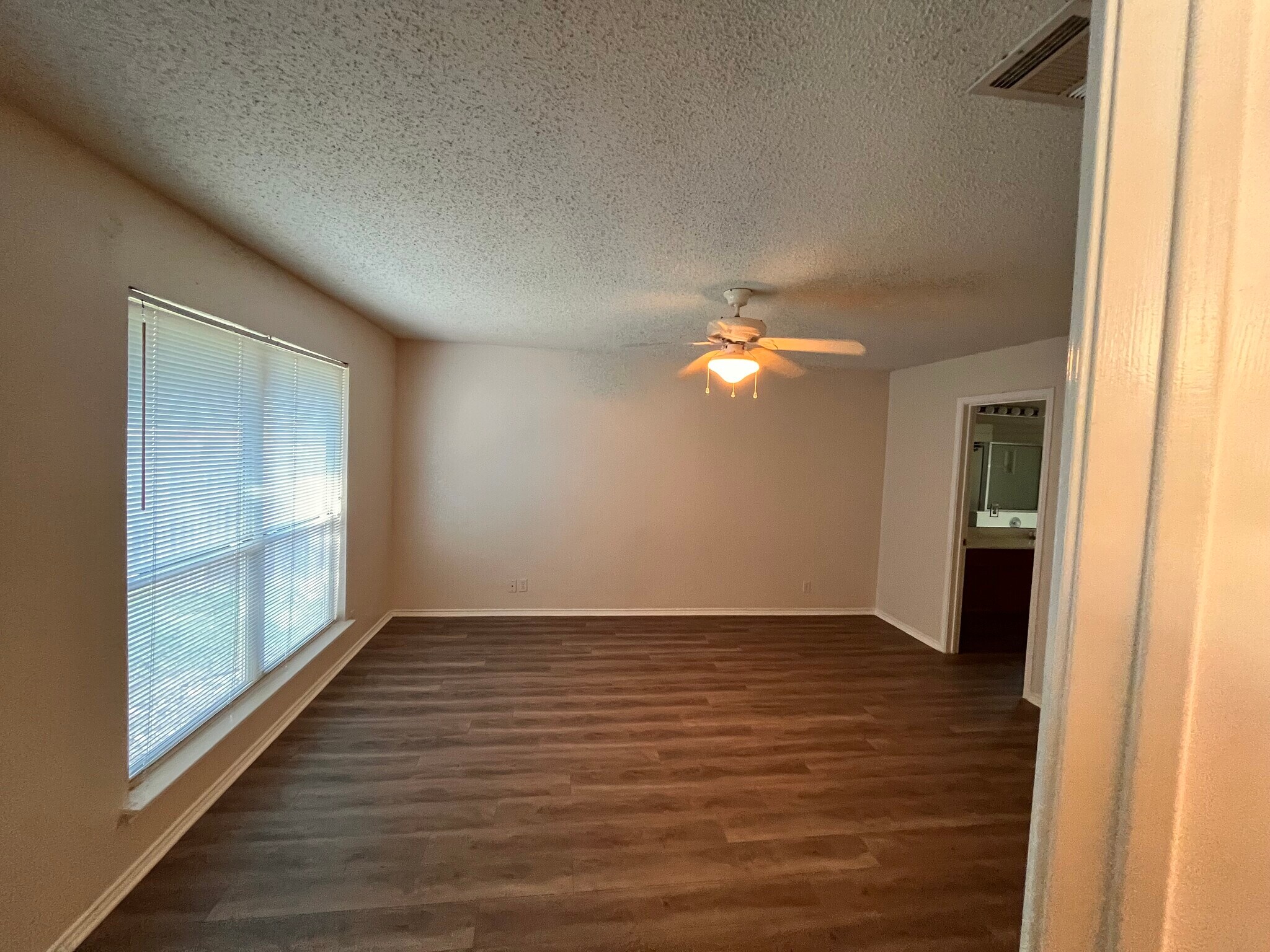 Master bed - 8106 Hawick Dr