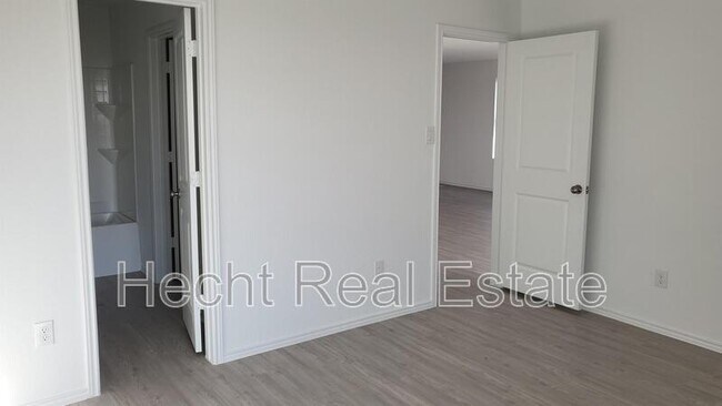 Building Photo - 9137 Navarro Vis