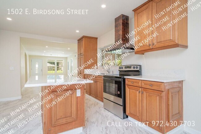 Building Photo - 1502 E Birdsong St
