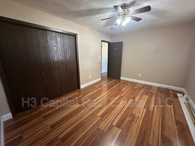 Building Photo - 109 E Poos Dr