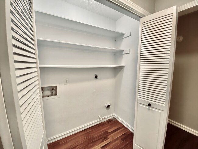 Building Photo - Stylish & Convenient 3/2/2 Home in Jenks