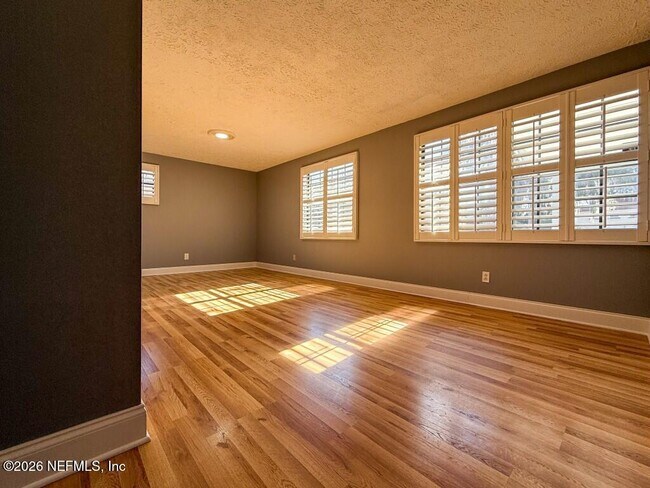 Building Photo - 360 Canis Dr W