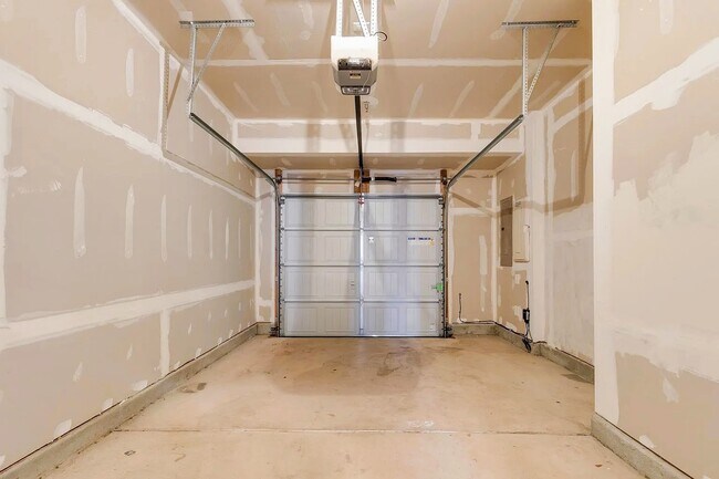 Building Photo - 4240 Broad Hill Dr