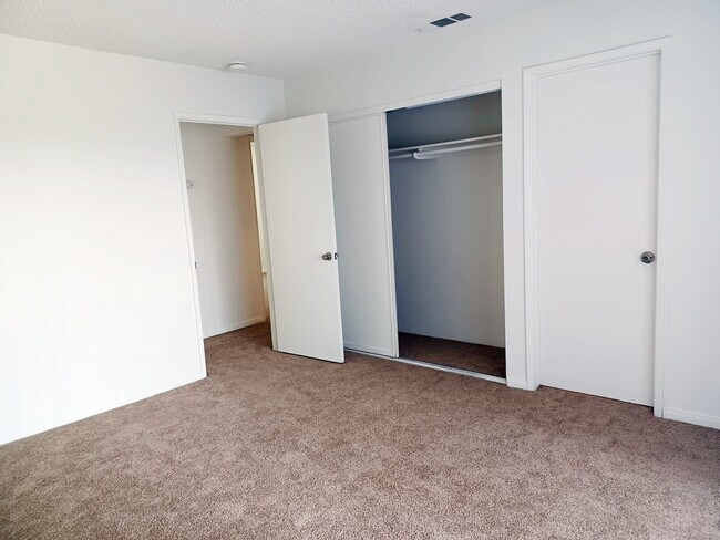 Building Photo - 127 Tiger Ln