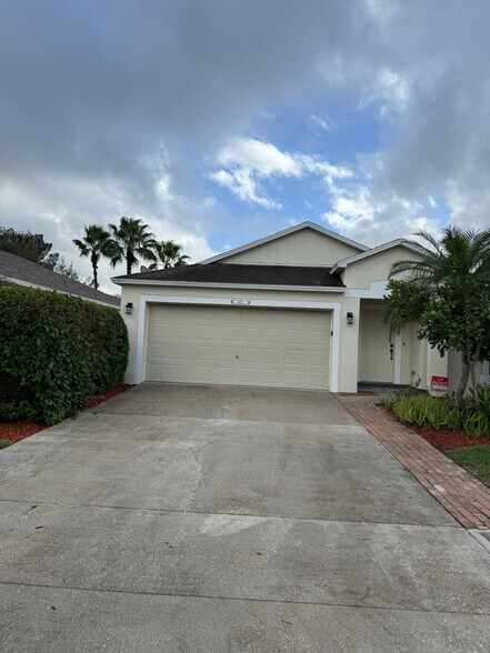 Primary Photo - 833 Greenleaf Cir