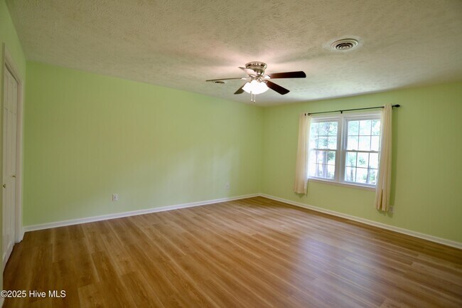 Building Photo - 202 Haldane Dr