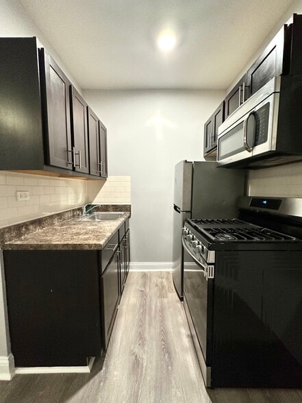 4031 Kenmore Sample 4 - May 10 - 4031 N Kenmore Apartments