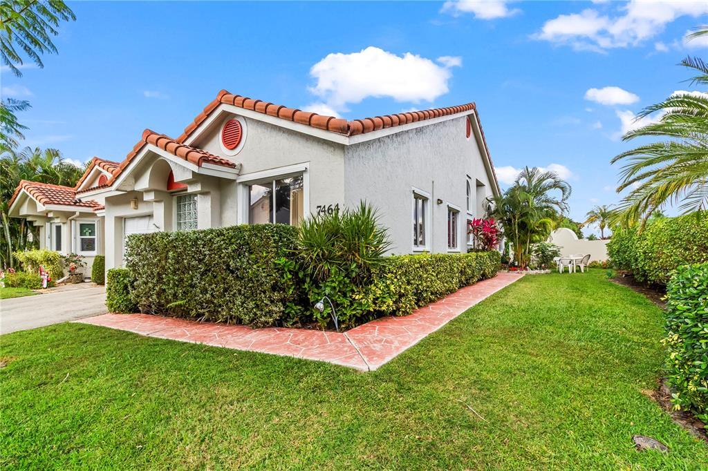 Building Photo - 7464 Pinewalk Dr S