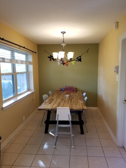 Building Photo - 10454 Lanshire Dr