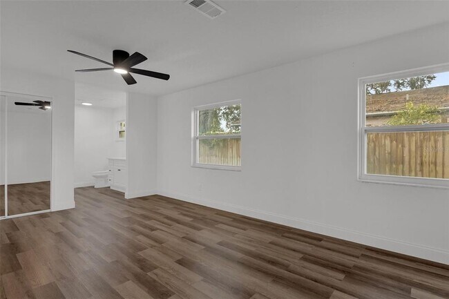 Building Photo - 2433 Benjamin Dr