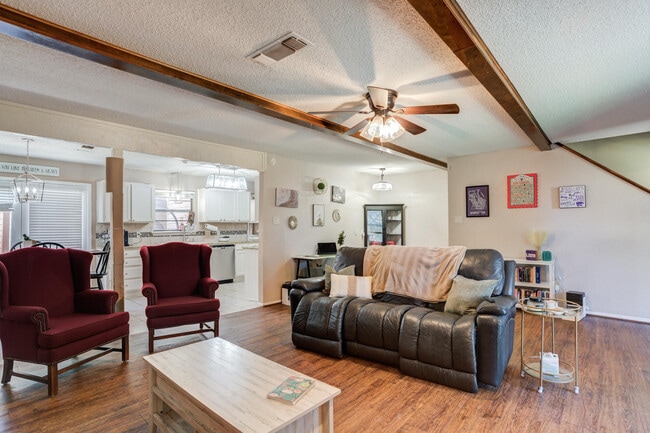 Building Photo - 8633 Knoxville Dr