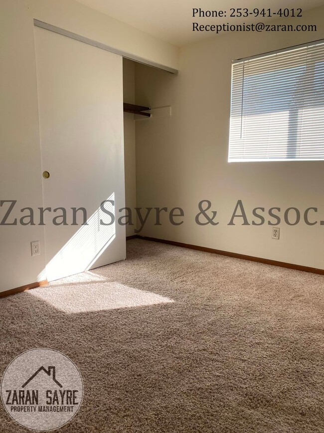 Building Photo - 404 - Cozy Rambler in Federal Way with Lar...