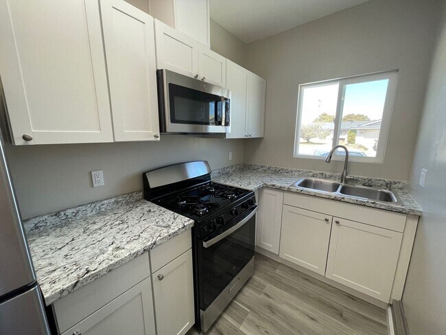 Building Photo - 1543 Wallis Ave