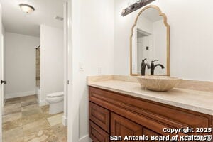 Building Photo - 417 E Hildebrand Ave