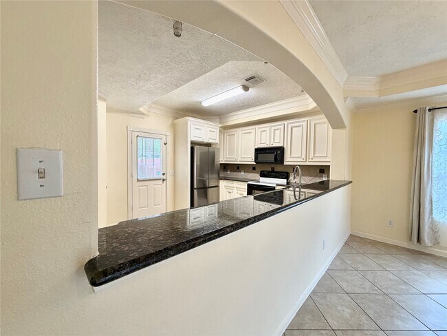 Building Photo - 6650 Roberson St
