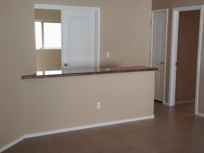 Building Photo - Nice 3 bed 2 bth and den home