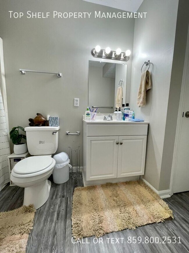 Building Photo - 2 Bedroom Condo Off Alumni!